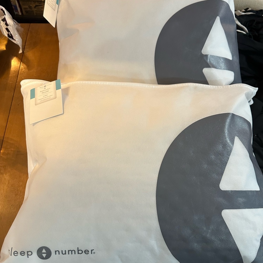 Sleep Number plush comfort Pillows (2)